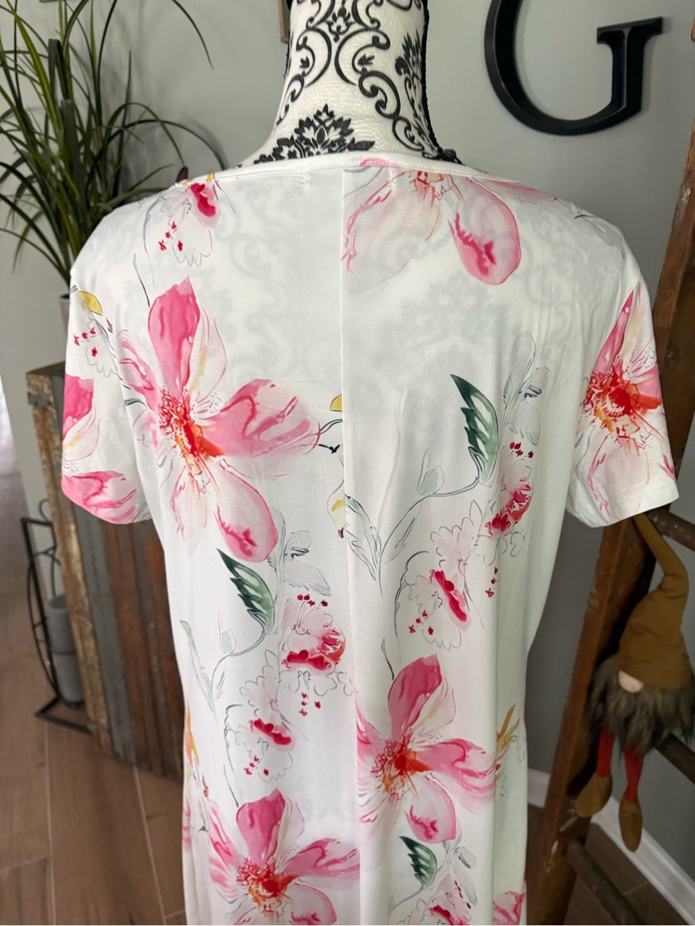 Women's White Floral V-Neck dress- Pink & Yellow Flowers NWT - Picture 8 of 8